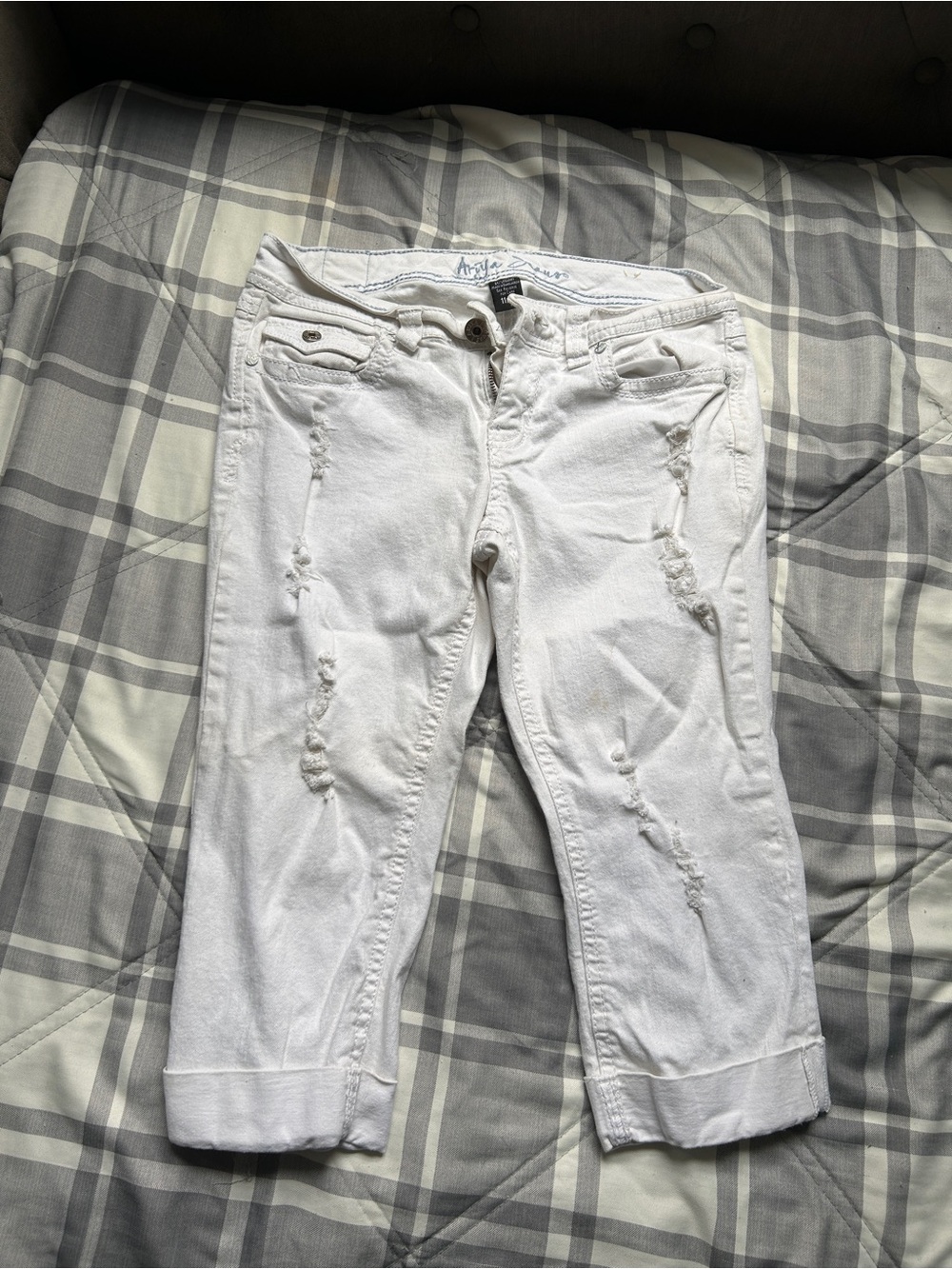 Amethyst Jeans White Distressed Ankle Crop